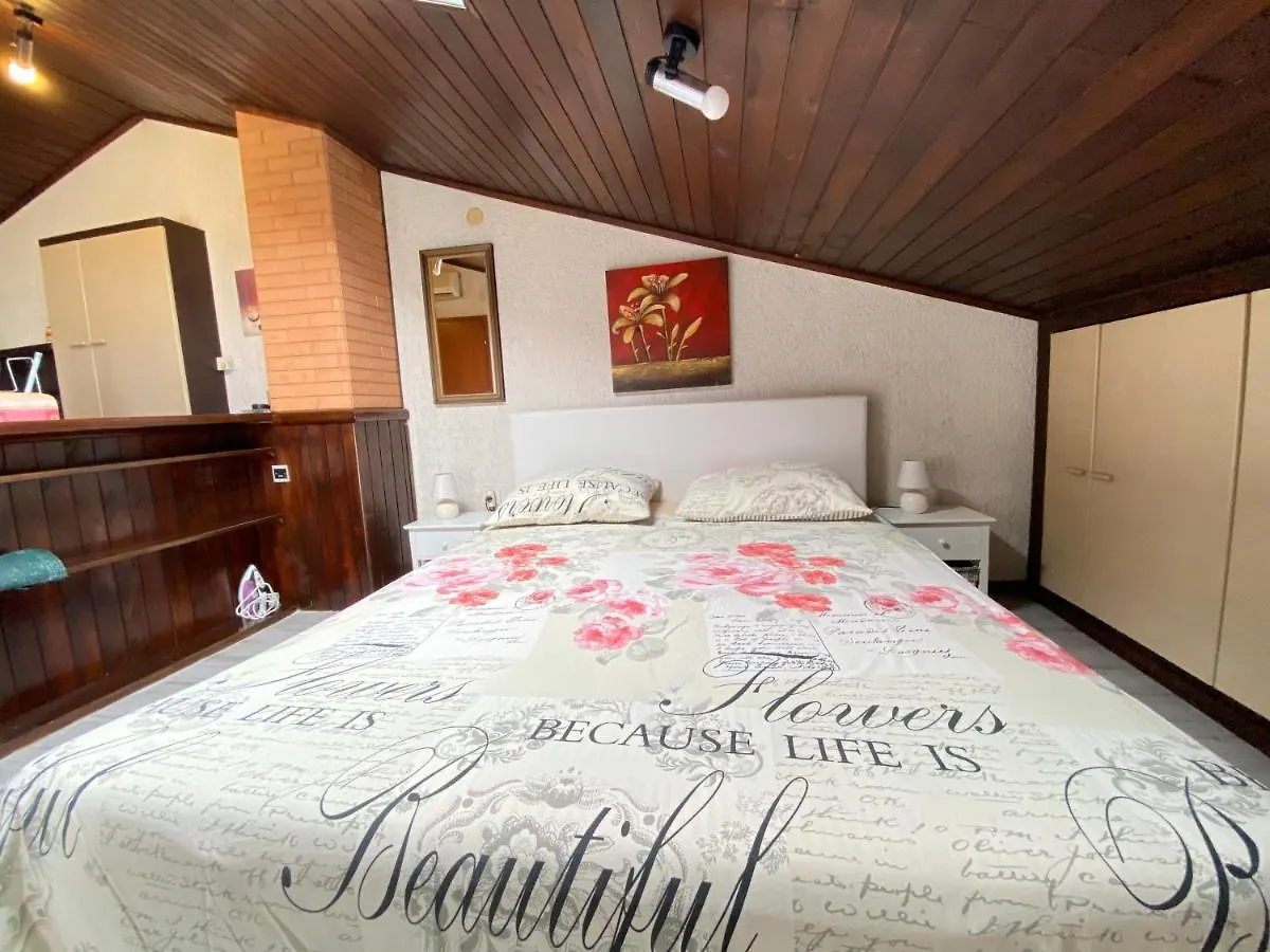Apartments Vesna Pula